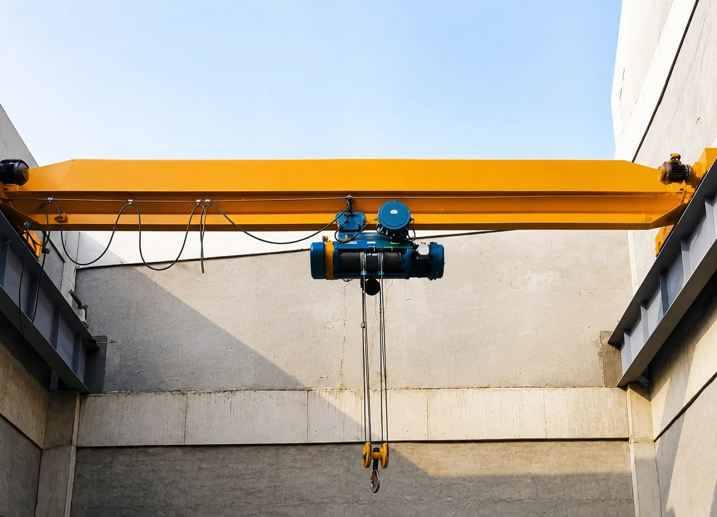 FLAME-PROOF CRANE Crane